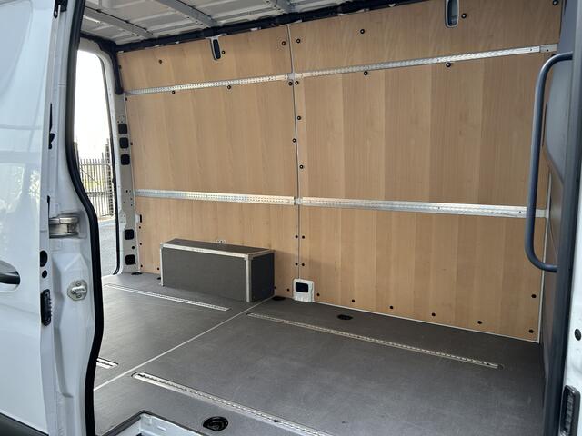 Mercedes-Benz SPRINTER 317 CDI L2 H2 Automaat / MBUX / Navigatie / Camera / Parkeersensoren / Cruise control / Airco / 270 Graden achterdeuren