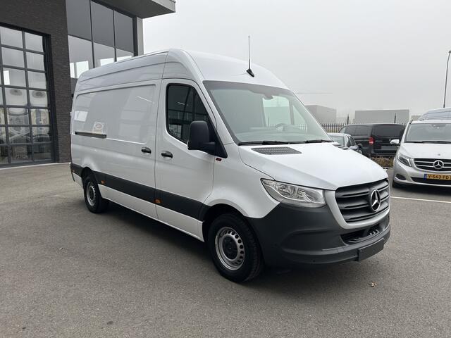 Mercedes-Benz SPRINTER 317 CDI L2 H2 MBUX / Navigatie / Camera / Parkeersensoren / Cruise control / Airco / 270 Graden achterdeuren
