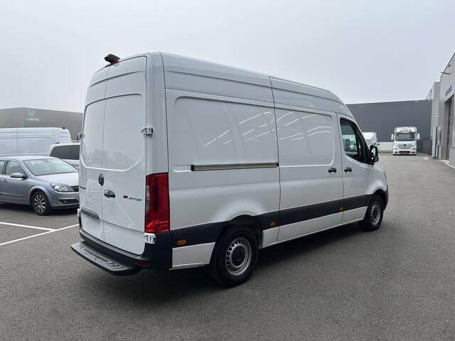 Mercedes-Benz SPRINTER 317 CDI L2 H2 MBUX / Navigatie / Camera / Parkeersensoren / Cruise control / Airco / 270 Graden achterdeuren