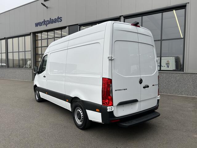 Mercedes-Benz SPRINTER 317 CDI L2 H2 MBUX / Navigatie / Camera / Parkeersensoren / Cruise control / Airco / 270 Graden achterdeuren