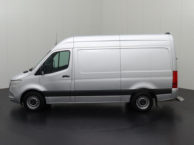 Mercedes-Benz SPRINTER 317CDI 9G-Tronic Automaat L2H2 | 3500Kg Trekhaak | Navigatie | Camera | Airo | Cruise | 3-Persoons