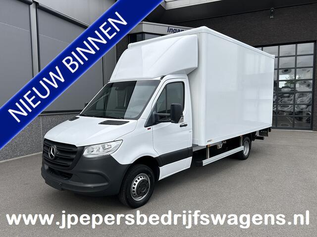 Mercedes-Benz SPRINTER 516 CDI Bakwagen / Laadklep / Zijdeur / MBUX / Camera / Navigatie / Airco