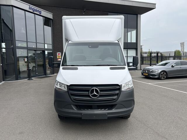 Mercedes-Benz SPRINTER 516 CDI Bakwagen / Laadklep / Zijdeur / MBUX / Camera / Navigatie / Airco