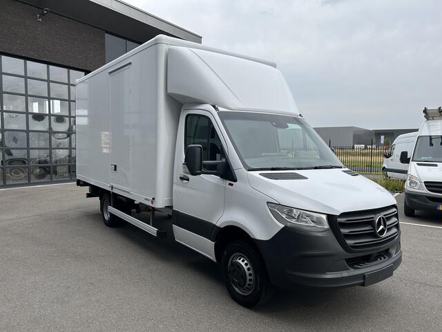 Mercedes-Benz SPRINTER 516 CDI Bakwagen / Laadklep / Zijdeur / MBUX / Camera / Navigatie / Airco
