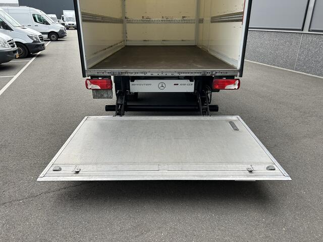 Mercedes-Benz SPRINTER 516 CDI Bakwagen / Laadklep / Zijdeur / MBUX / Camera / Navigatie / Airco