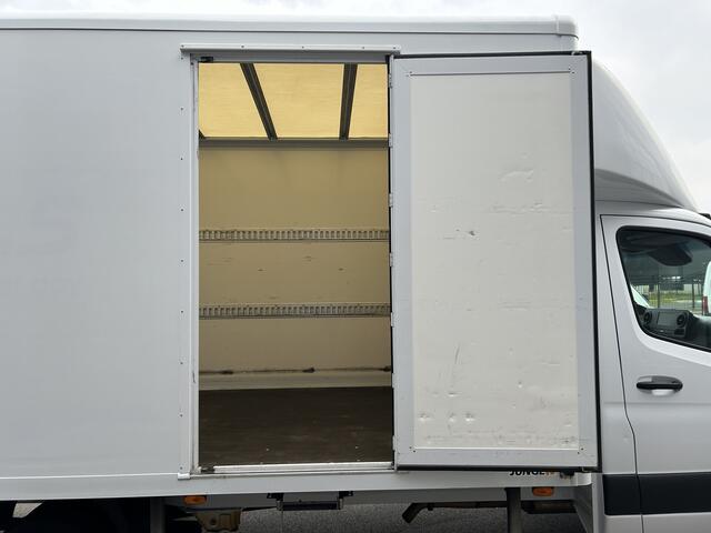 Mercedes-Benz SPRINTER 516 CDI Bakwagen / Laadklep / Zijdeur / MBUX / Camera / Navigatie / Airco
