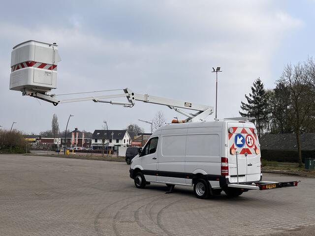 Mercedes-Benz SPRINTER 516 160pk Hoogwerker 13 meter Euro 6 Pto Omvormer Verkeersbord Bedieningspaneel Kastinrichting Airco Cruise control Tachograaf Steunpoten Telefoonverbinding