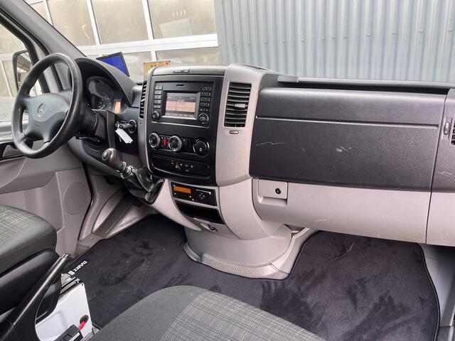 Mercedes-Benz SPRINTER 516 160pk Hoogwerker 13 meter Euro 6 Pto Omvormer Verkeersbord Bedieningspaneel Kastinrichting Airco Cruise control Tachograaf Steunpoten Telefoonverbinding