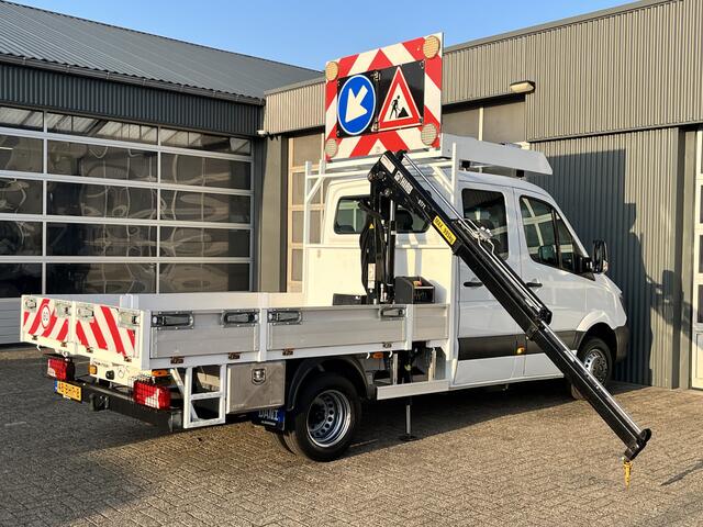 Mercedes-Benz SPRINTER 513 CDI 366 Hiab Laadkraan 018T Trekhaak 2000 kg Airco 6 persoons uitvoering Open laadbak Pick-up Euro 6 Verkeersbord Actiebord Pijlenbord Bakwagen P-up Tachograaf 1e eigenaar ex gemeente