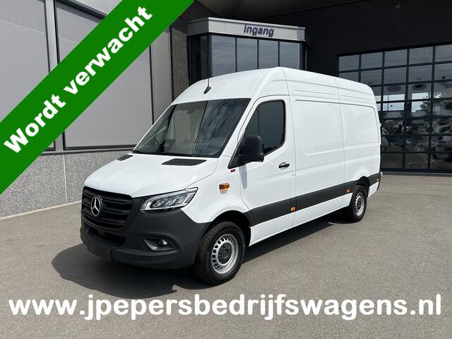 Mercedes-Benz SPRINTER 317 CDI L2 H2 PRO / LED / MBUX / Navigatie / Camera / Parkeersensoren / Cruise control / Airco / 270 Graden achterdeuren
