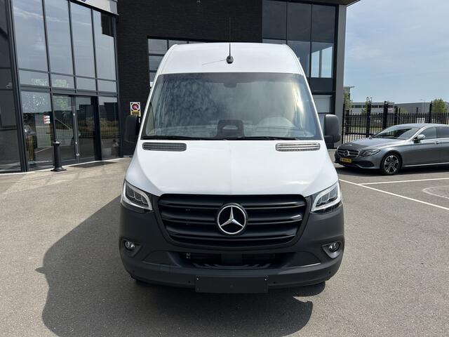 Mercedes-Benz SPRINTER 317 CDI L2 H2 PRO / LED / MBUX / Navigatie / Camera / Parkeersensoren / Cruise control / Airco / 270 Graden achterdeuren