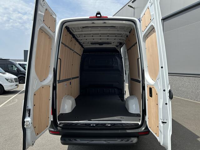 Mercedes-Benz SPRINTER 317 CDI L2 H2 PRO / LED / MBUX / Navigatie / Camera / Parkeersensoren / Cruise control / Airco / 270 Graden achterdeuren
