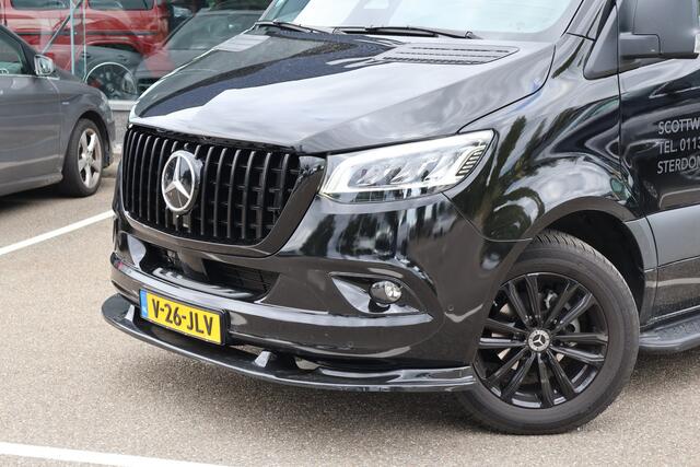 Mercedes-Benz SPRINTER 319 1.9 CDI L2 l Distronic l 3,5 t Trekhaak l LED l Facelift l Apple Carplay l MBUX 10,2 l Camera l Geveerde Chauffeurstoel l Tweezitsbank l Stoelverwarming l Draadloos opladen l Houten vloer l Tussenschot l Zijwanden betimmerd l Winterpakket l WET WIPER 