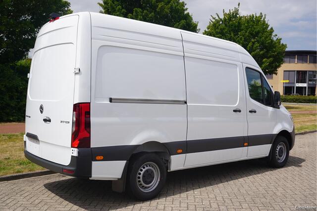 Mercedes-Benz SPRINTER 317CDI Pro L2H2 BPM VRIJ!! 10.25" Mbux Cam, Gev. Stoel, 3.5T Trekgewicht, LED!! NR. A395*