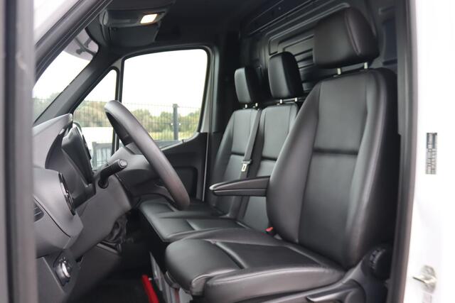 Mercedes-Benz SPRINTER 317 CDI 2.0 L2H1 Cruise Control, Navigatie, Camera, Leder, 3 Persoons, Climate Control