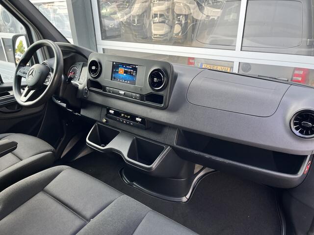 Mercedes-Benz SPRINTER 516 2.2 CDI L2H2 Dubbele lucht Trekhaak 3500kg trekgewicht Automaat Airco Cruise controle Apple carplay Telefoonverbinding Stuurwielbediening 3-Persoons Bestel 1e Eigenaar Euro 6
