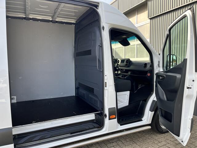 Mercedes-Benz SPRINTER 516 2.2 CDI L2H2 Dubbele lucht Trekhaak 3500kg trekgewicht Automaat Airco Cruise controle Apple carplay Telefoonverbinding Stuurwielbediening 3-Persoons Bestel 1e Eigenaar Euro 6