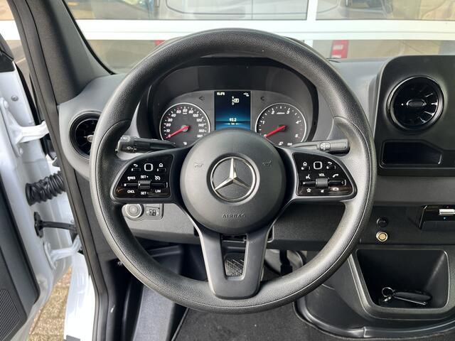 Mercedes-Benz SPRINTER 516 2.2 CDI L2H2 Dubbele lucht Trekhaak 3500kg trekgewicht Automaat Airco Cruise controle Apple carplay Telefoonverbinding Stuurwielbediening 3-Persoons Bestel 1e Eigenaar Euro 6