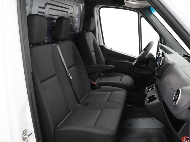 Mercedes-Benz SPRINTER 317 L2H2 RWD PRO Automaat | BPM VRIJ | 3500 kg TREKKEN | 3-zits | Climate Control | Achteruitrijcamera | Airco | Cruise Control | Apple Carplay |