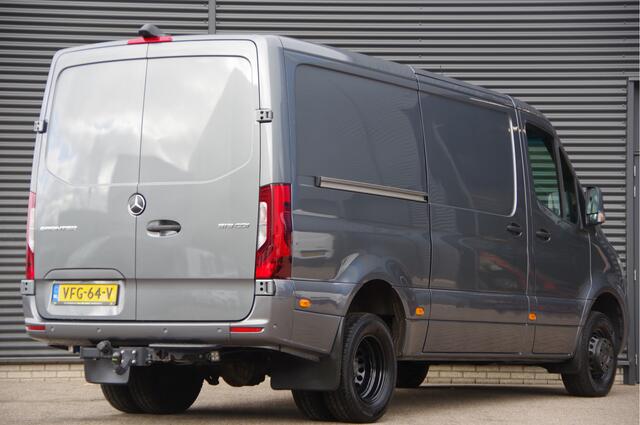 Mercedes-Benz SPRINTER 519 3.0 CDI V6 L2H1 LED, LEDER, 3.5T TREKHAAK, STANDKACHEL, DUBBELLUCHT, ADAPT. CRUISE, MBUX 10'', 360 CAMERA, STOELVERWARMING, VOORRUIT VERWARMING, NAVI, CLIMA, NL AUTO, NAP