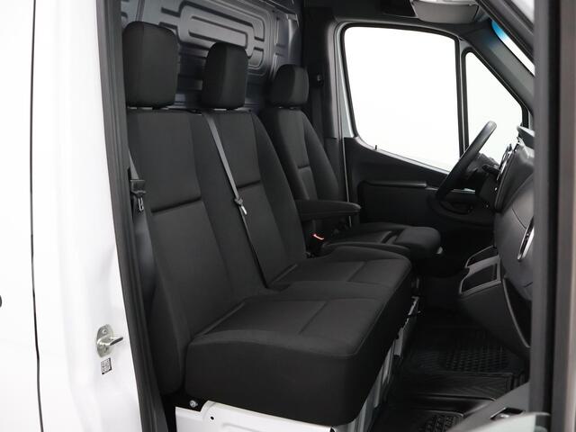 Mercedes-Benz SPRINTER 319 CDI 190 PK | L2 H2 | RWD | AUT. | MBUX 10.25" | AIRCO | CRUISE CONTROL | NAVIGATIE | STOELVERWARMING | CAMERA | LED VERLICHTING