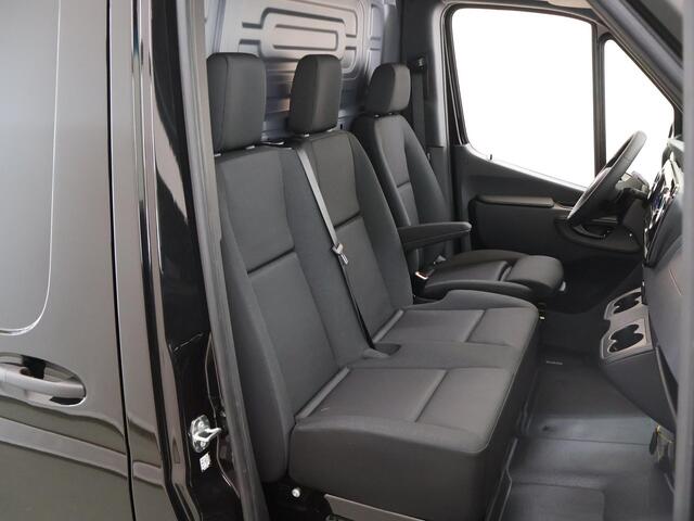 Mercedes-Benz SPRINTER 315 CDI | L2 H2 | RWD | Aut. | PRO | BPM VRIJ! | ACHTERUITRIJCAMERA | 3500 KG AHW | DODEHOEKASSISTENT | AIRCO | CRUISE | CARPLAY | ANDROID AUTO | METALLIC | 3-ZITS | MBUX SYSTEEM GROOT