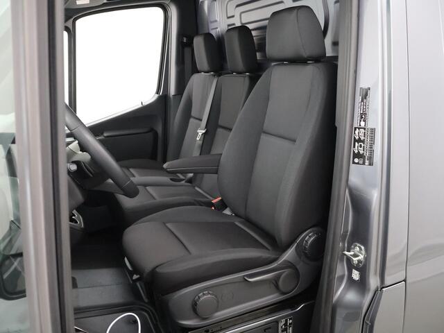 Mercedes-Benz SPRINTER 315 CDI | L2 H2 | RWD | Aut. | PRO | BPM VRIJ! | ACHTERUITRIJCAMERA | 3500 KG AHW | DODEHOEKASSISTENT | AIRCO | CRUISE | CARPLAY | ANDROID AUTO | METALLIC | 3-ZITS | MBUX SYSTEEM GROOT