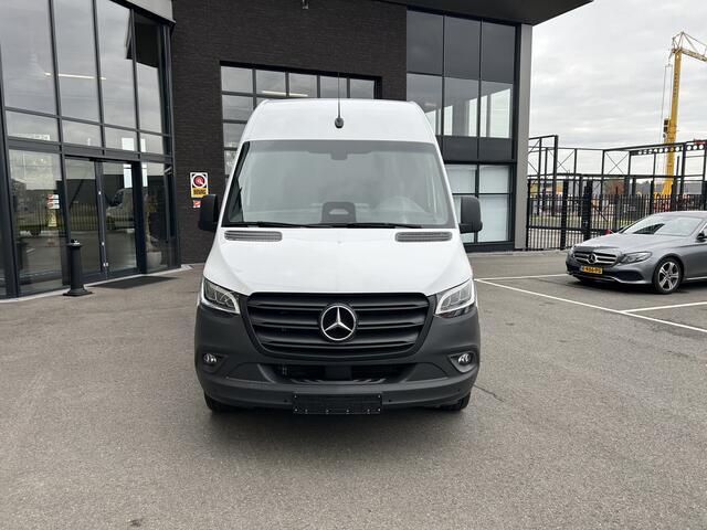 Mercedes-Benz SPRINTER 317 CDI L2 H2 PRO / LED / MBUX / Navigatie / Camera / Parkeersensoren / Cruise control / Airco / 270 Graden achterdeuren