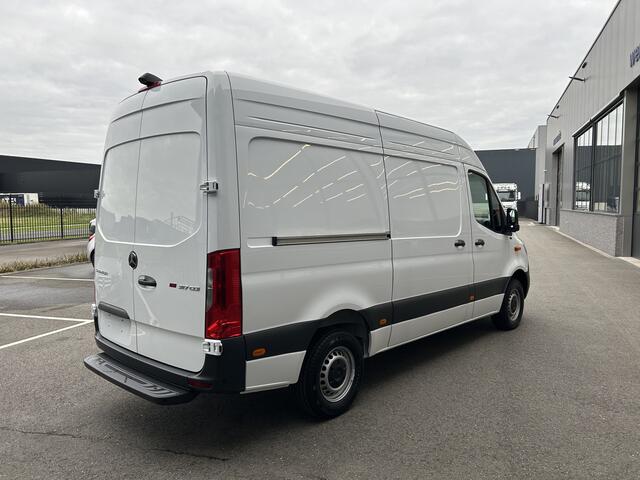 Mercedes-Benz SPRINTER 317 CDI L2 H2 PRO / LED / MBUX / Navigatie / Camera / Parkeersensoren / Cruise control / Airco / 270 Graden achterdeuren