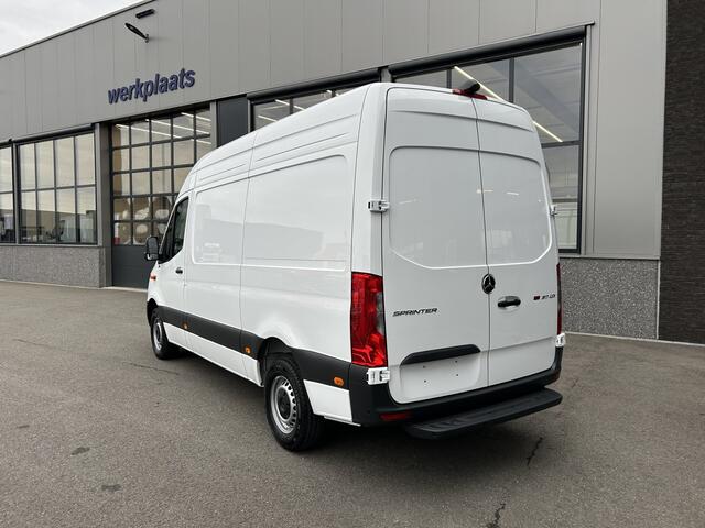Mercedes-Benz SPRINTER 317 CDI L2 H2 PRO / LED / MBUX / Navigatie / Camera / Parkeersensoren / Cruise control / Airco / 270 Graden achterdeuren