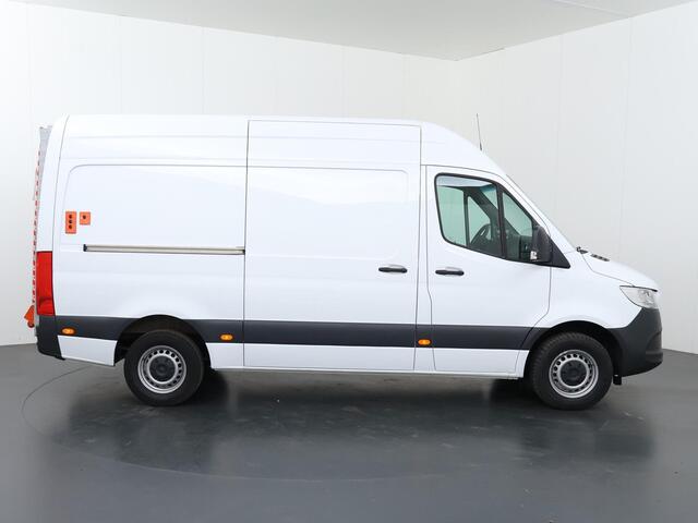 Mercedes-Benz SPRINTER 315 CDI Aut. | L2 H2 | Laadklep | Navigatie | 2-zits | DHollandia Laadklep | Achteruitrijcamera | Spiegelpakket | Cruise Contol | Zijwindassistent | Certified |