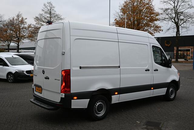 Mercedes-Benz SPRINTER 317 CDI L2H2 RWD MBUX met camera, LED in laadruimte, Opstap