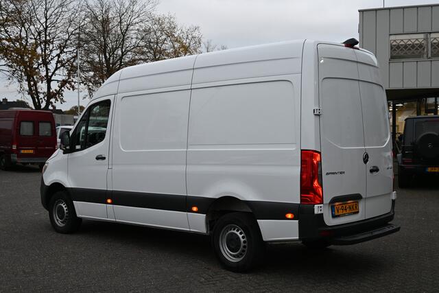 Mercedes-Benz SPRINTER 317 CDI L2H2 RWD MBUX met camera, LED in laadruimte, Opstap