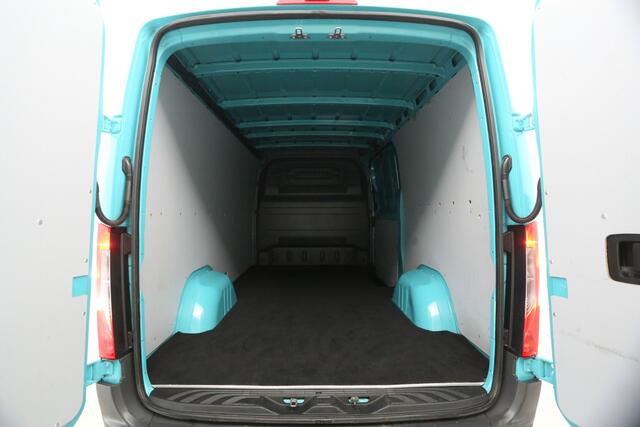 Mercedes-Benz SPRINTER 319 3.0 CDI L2H1 191PK V6 | Aut. | 2800kg Trekgew. | Trekh. | Airco | Camera | Cruise | 3-Zits | Carplay