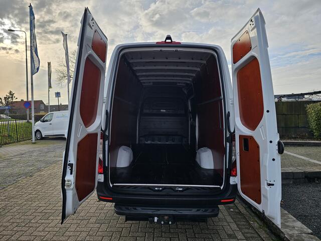 Mercedes-Benz SPRINTER 317 CDI L3-H2 Handgeschakeld * LED * Trekhaak * MBUX * Cruise *