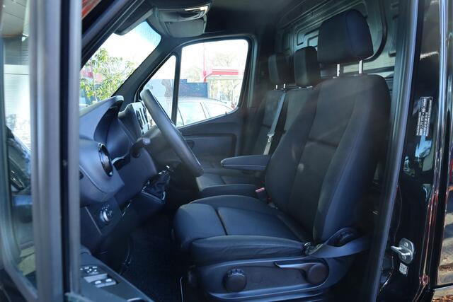 Mercedes-Benz SPRINTER 317 1.9 CDI L2H2 RWD | Camera | Zwart | Mistlampen | LM velgen | Stoel geveerd/verw. | CarPlay