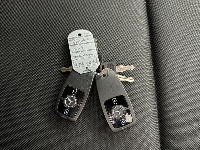 Mercedes-Benz SPRINTER 516CDI 7G-Tronic Automaaat Bakwagen+Laadklep | Dakspoiler | Zijdeur | Navigatie | Camera | 3-Persoons