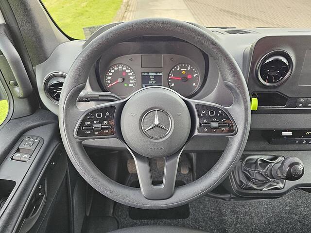 Mercedes-Benz SPRINTER 317 1.9 CDI L2H2 Mbux Navi 3-Zits Achterwielaandrijving 360Camera Pdc Voor + Achter Euro6 170Pk!