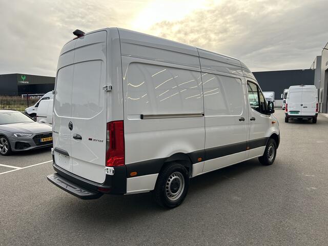Mercedes-Benz SPRINTER 317 CDI L2 H2 MBUX / 360 Camera / Navigatie / Parkeersensoren / Cruise control / Airco / 270 Graden achterdeuren