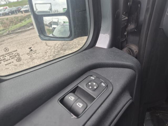 Mercedes-Benz SPRINTER 319 3.0 CDI L2H2 3500 trekhaak voorschade EURO VI-D mercedes dealer onderhouden automaat