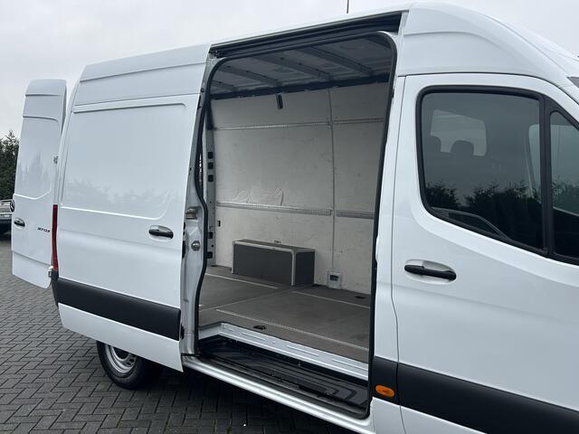 Mercedes-Benz SPRINTER 317 CDI 170 PK / L2H2 / AUTOMAAT / 270 A DEUREN / AIRCO / CRUISE / APPLE CARPLAY / 3-ZITS / CAMERA