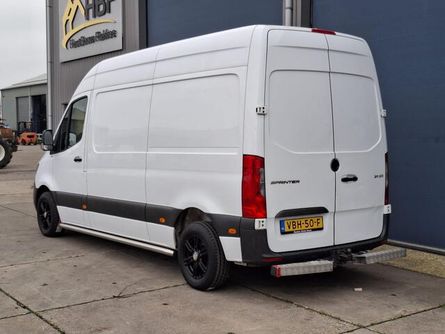 Mercedes-Benz SPRINTER 211 2.2 CDI L2H2 AUTOMAAT / TREKHAAK / NAVI / EURO 6 / CARPLAY