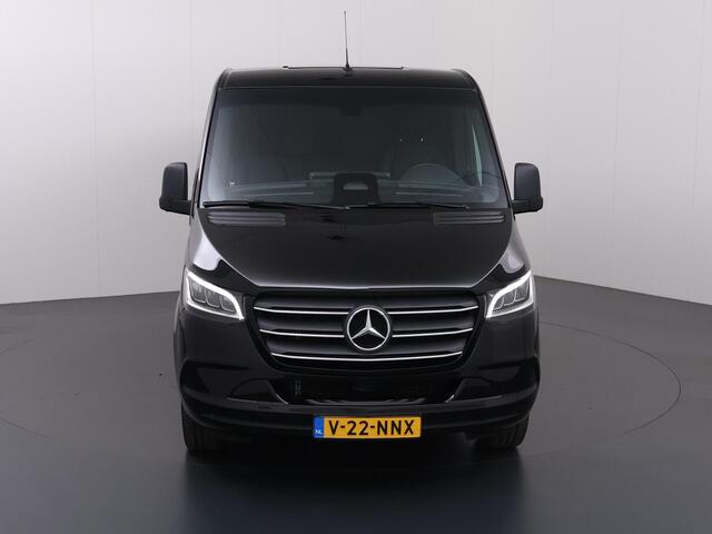 Mercedes-Benz SPRINTER 319 CDI | Aut. | L2 H1 | Select | Distronic Plus | LM Velgen | 3500 KG. Trekhaak | 3-zits | Navigatie | Parkeercamera | Laadruimte-betimmering | Certified