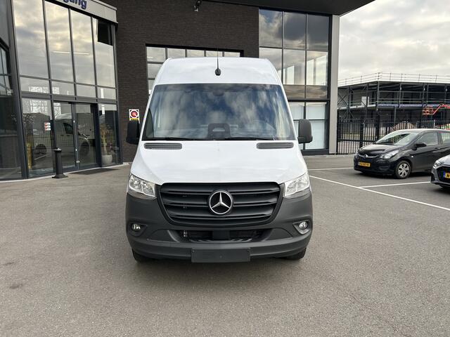 Mercedes-Benz SPRINTER 317 CDI L2 H2 Pro Facelift / MBUX / Camera / Geveerde stoel / Cruise control / Airco / 270 Graden achterdeuren