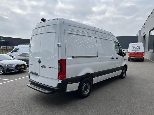 Mercedes-Benz SPRINTER 317 CDI L2 H2 Pro Facelift / MBUX / Camera / Geveerde stoel / Cruise control / Airco / 270 Graden achterdeuren