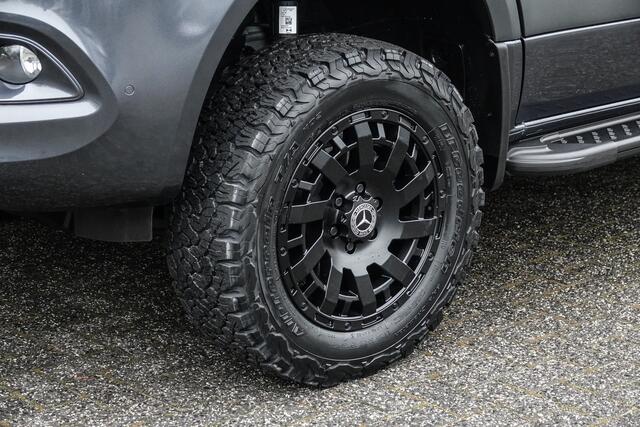 Mercedes-Benz SPRINTER 4x4 319Cdi 190Pk 9G-tronic | L2H1 | Dubbele Cabine | 2x Schuifdeur | 4WD | AWD | Bullbar | Treeplanken | 18'' All Terrain | Tenoriet Grijs