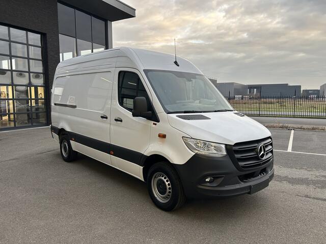 Mercedes-Benz SPRINTER 317 CDI L2 H2 MBUX / 360 Camera / Navigatie / Geveerde stoel / Cruise control / Airco / 270 Graden achterdeuren