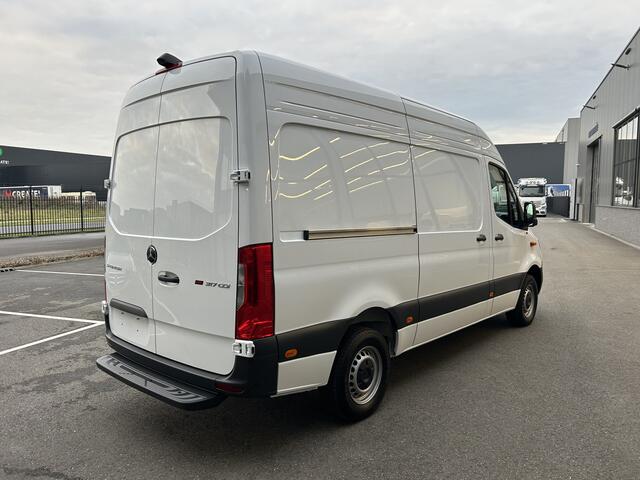 Mercedes-Benz SPRINTER 317 CDI L2 H2 MBUX / 360 Camera / Navigatie / Geveerde stoel / Cruise control / Airco / 270 Graden achterdeuren