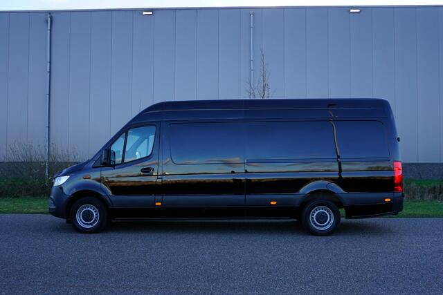 Mercedes-Benz SPRINTER 316 2.2 CDI L3H2 in Topstaat |29.877 km |1e eigenaar |BPM vrij! |Zwart |Camera |Cruise |Navi |Clima |Trekhaak |EURO6 |3500 KG |Mooie camperbasis