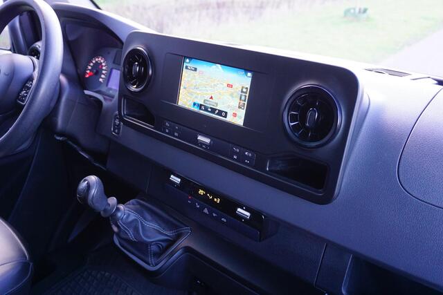 Mercedes-Benz SPRINTER 316 2.2 CDI L3H2 in Topstaat |29.877 km |1e eigenaar |BPM vrij! |Zwart |Camera |Cruise |Navi |Clima |Trekhaak |EURO6 |3500 KG |Mooie camperbasis